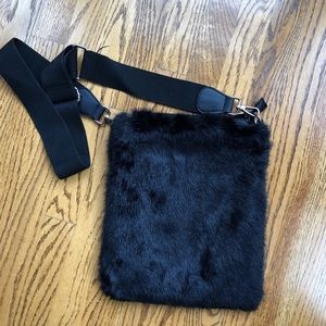 Cross body or shoulder bag with adjustable straps